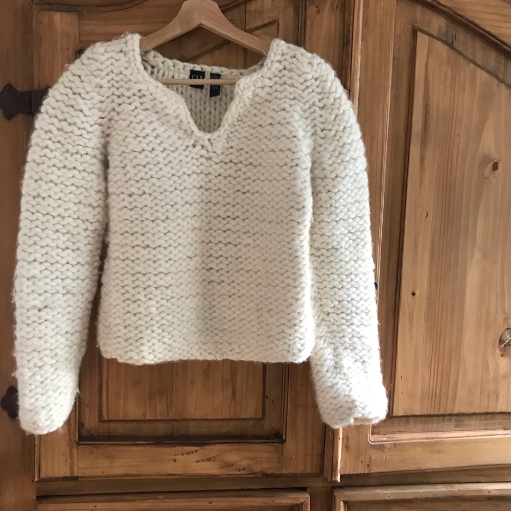 Vintage Gap wool sweater in a go-with-everything cream!
